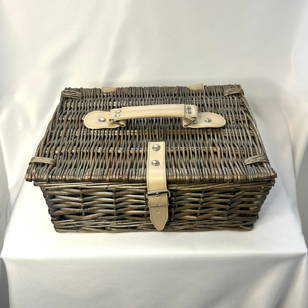 Classic Daisy Picnic Basket in Antique Wash Wicker - Vintage Inspired
