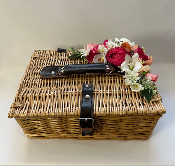Classic Daisy Picnic Basket in Natural Wicker - Vintage Inspired