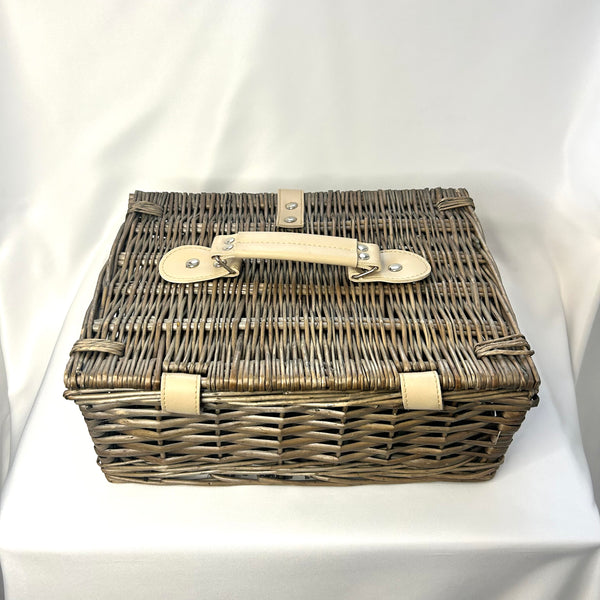 Classic Daisy Picnic Basket in Antique Wash Wicker - Vintage Inspired