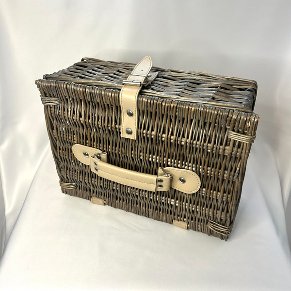 Classic Daisy Picnic Basket in Antique Wash Wicker - Vintage Inspired