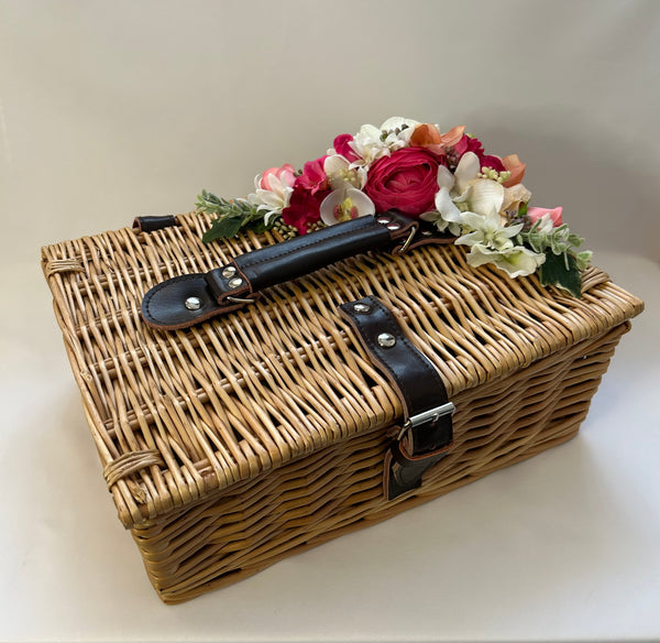 Classic Daisy Picnic Basket in Natural Wicker - Vintage Inspired