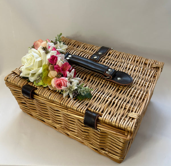Classic Daisy Picnic Basket in Natural Wicker - Vintage Inspired