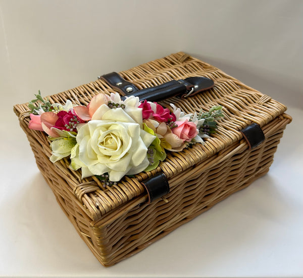 Classic Daisy Picnic Basket in Natural Wicker - Vintage Inspired