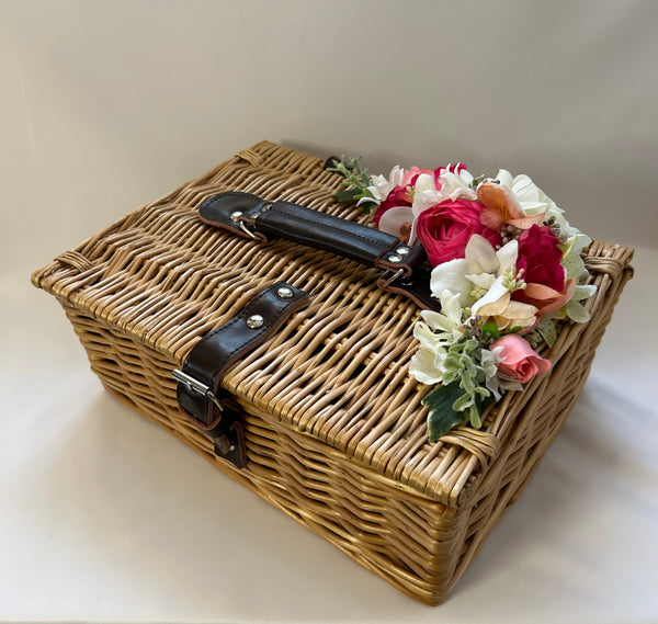 Classic Daisy Picnic Basket in Natural Wicker - Vintage Inspired