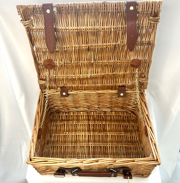 Classic Doris Picnic Basket in Natural Wicker - Vintage Inspired