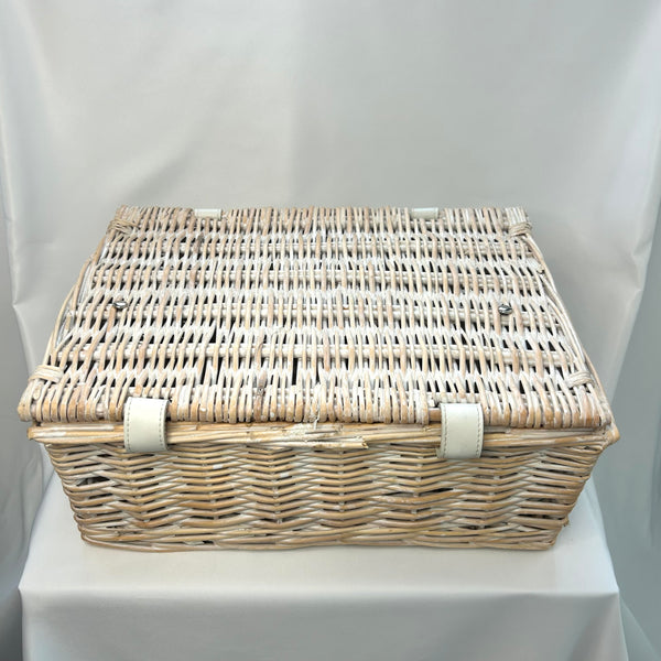 Classic Doris Picnic Basket in White Wash Wicker - Vintage Inspired