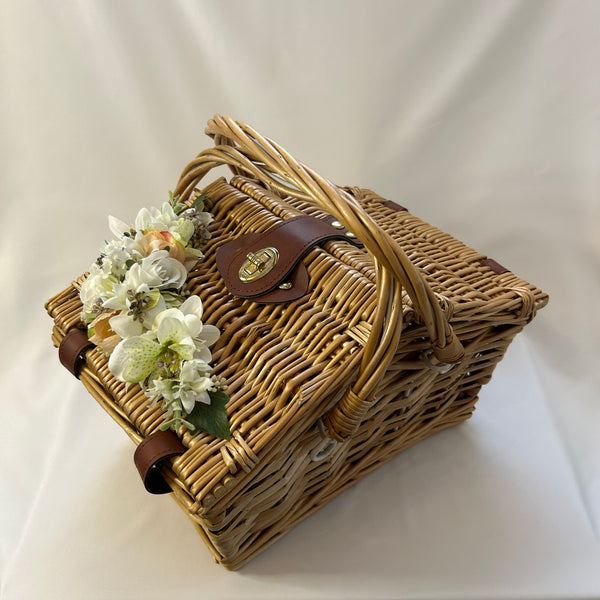 Classic Tilly Basket in Natural Wicker - Vintage Inspired